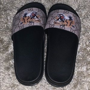 Gucci logo rubber sandal